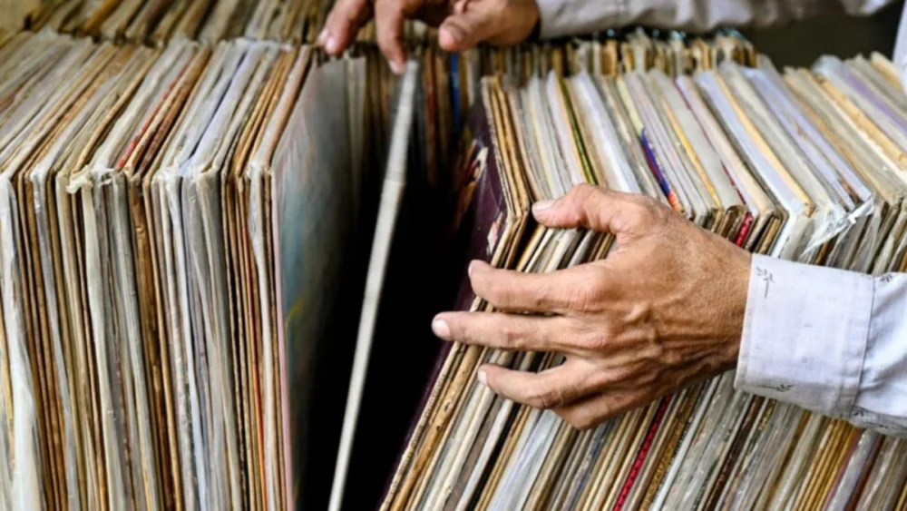 IA agora também quer ocupar os discos de vinil — e a Suno já prepara o serviço