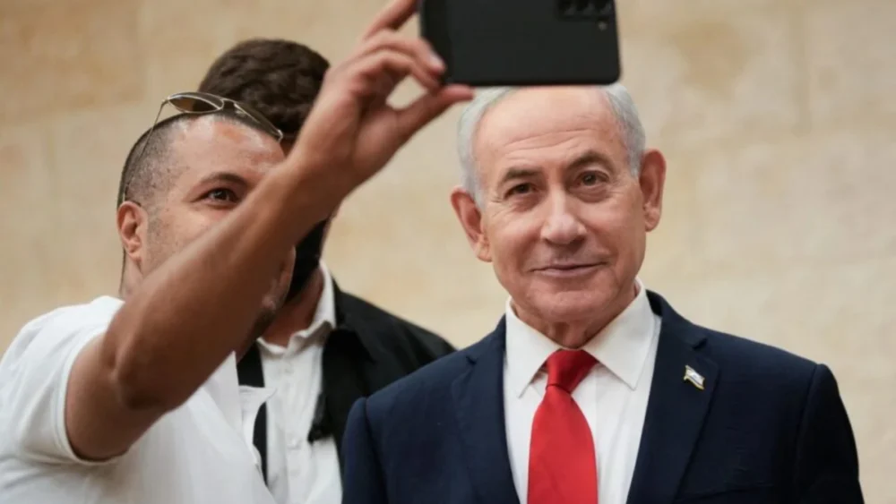 Israel espalha artigos na internet para tentar influenciar respostas de chatbots de IA