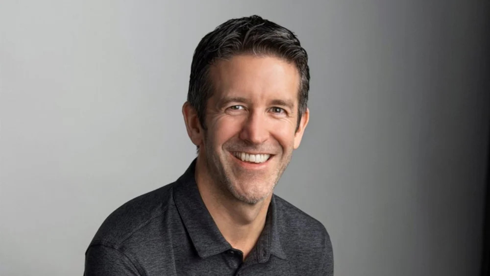 John Ternus terá de renovar cúpula da Apple após assumir como CEO