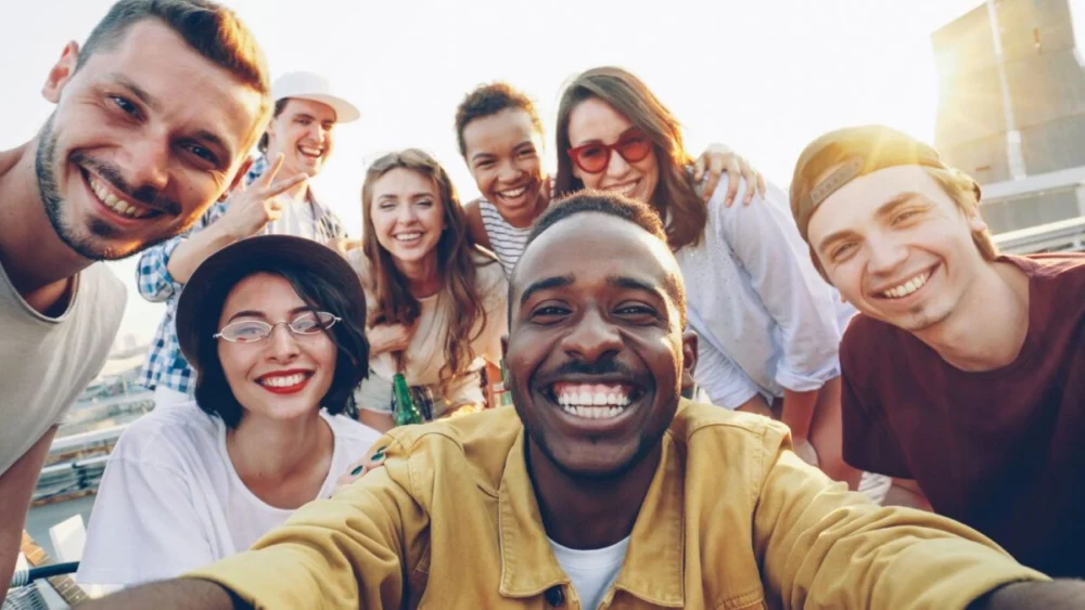 Jovens valorizam mais o tempo livre do que o dinheiro, aponta estudo