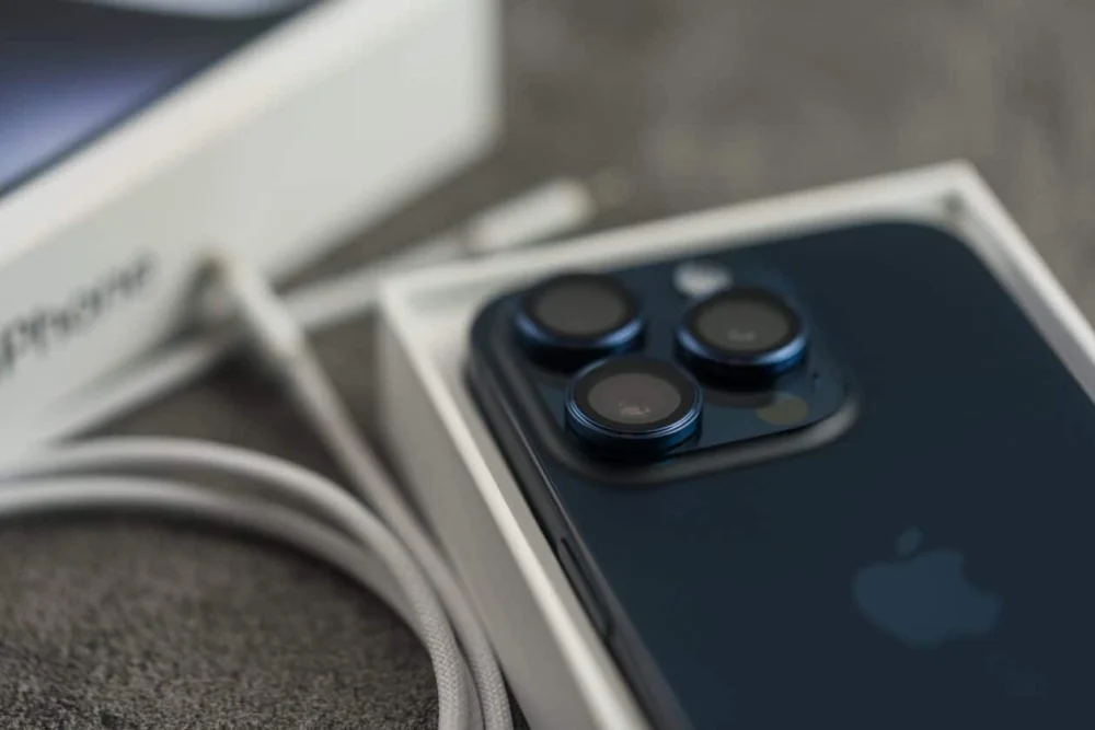 Leilão da Receita Federal em Curitiba tem iPhone 15 Pro por R$1.900