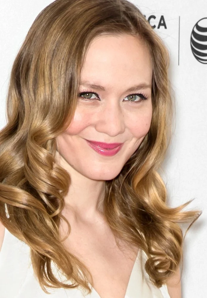 Louisa Krause reforça elenco de série do Apple TV estrelada por Dakota Fanning