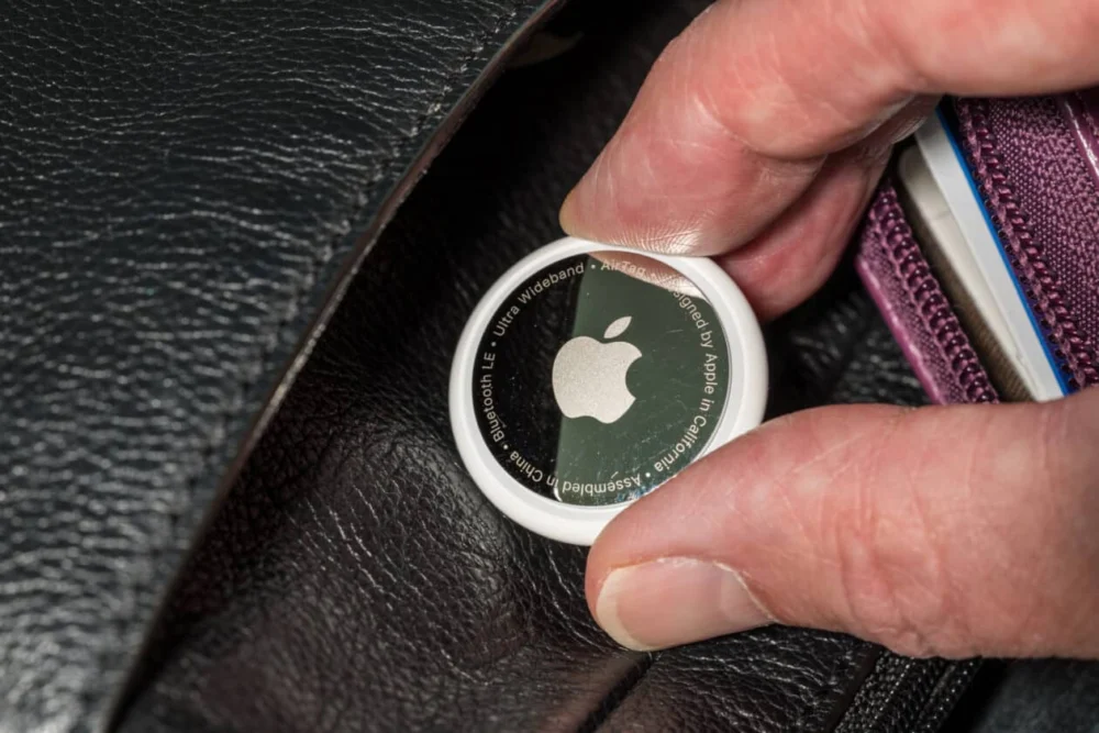 Mulheres processam Apple após serem perseguidas com AirTags