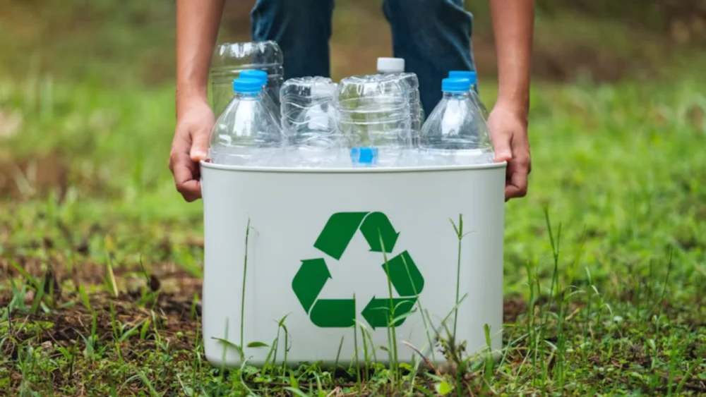 Novo método transforma garrafas, sacolas e embalagens plásticas em hidrogênio limpo sem emitir CO₂