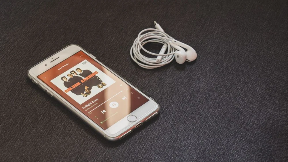 Sua playlist pode revelar algo inesperado sobre sua inteligência, segundo um novo estudo