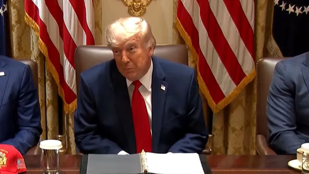 Trump promete transformar o estreito de Ormuz em território dos EUA e eleva tensão com o Irã em meio a guerra, ataques a petroleiros e nova ofensiva econômica de Washington