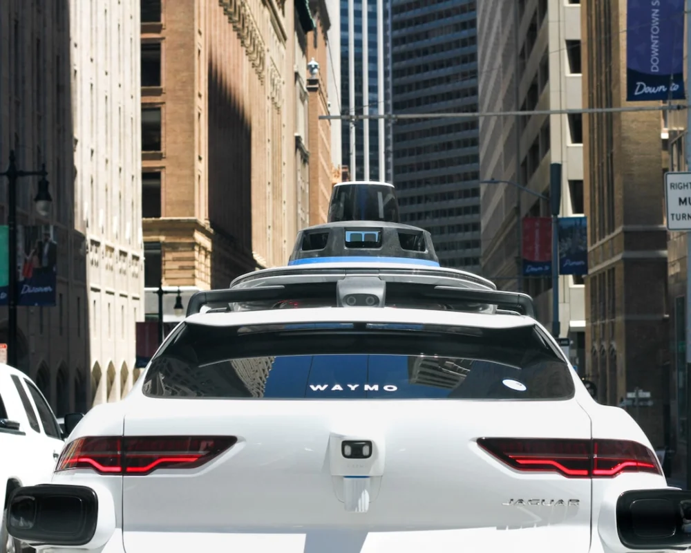 Uber anuncia investimento de mais de US$ 10 bilhões em táxis autônomos