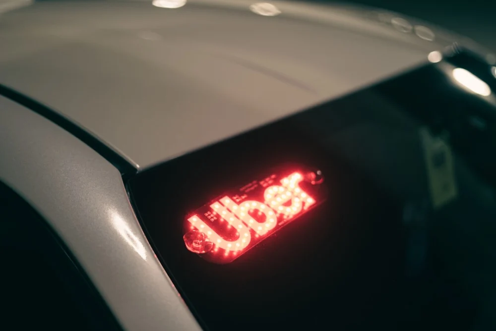 Uber recebe multa de R$ 5 bilhões por suspensões automáticas de motoristas