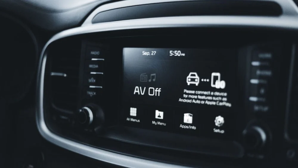 Um erro no Android Auto fez desaparecer um dos apps mais úteis para quem usa YouTube, Plex e Stremio no carro
