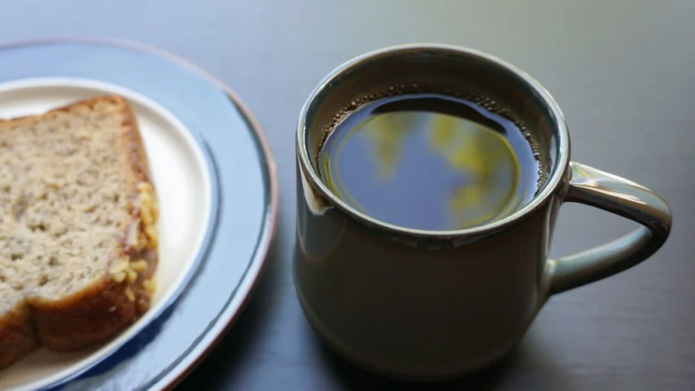 Uma das bebidas mais consumidas do mundo pode esconder um efeito inesperado sobre o fígado