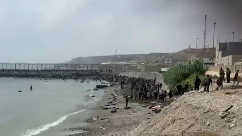 Uma travessia desesperada deixou milhares de migrantes presos às portas da Europa