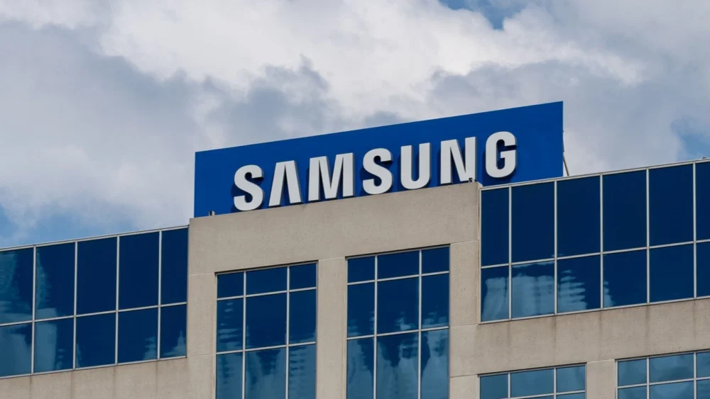 Demanda por chips faz Samsung aumentar preços em até 15%, diz agência