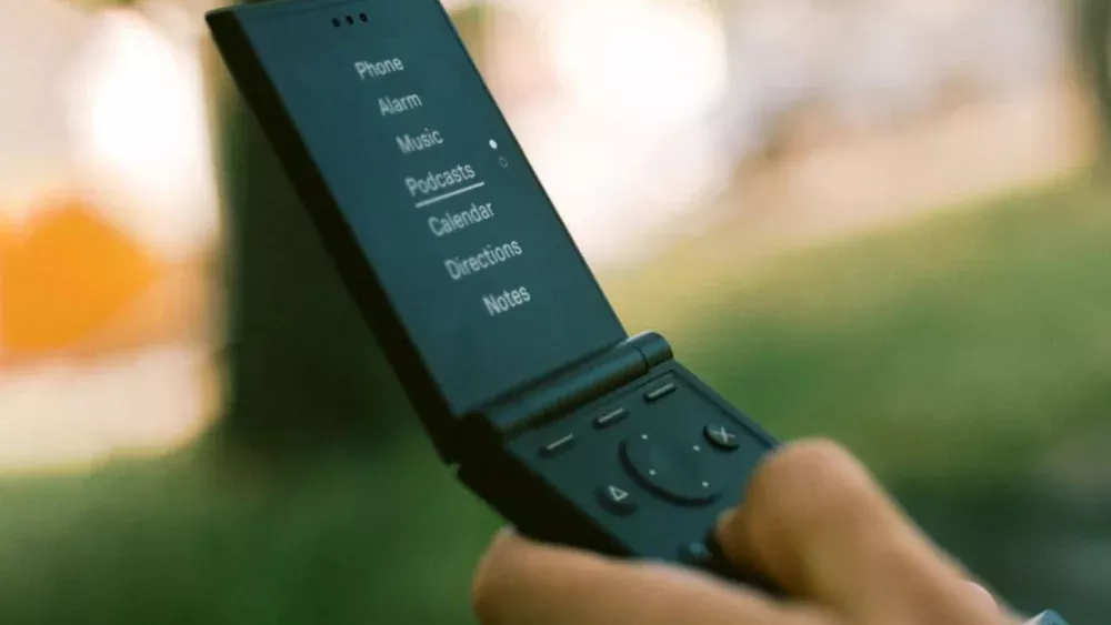 Geração Z impulsiona volta de celulares básicos em meio ao detox digital