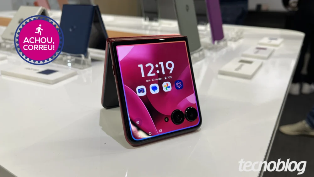 Motorola Razr 60 Ultra (1 TB) com tela dobrável de 165 Hz cai de preço