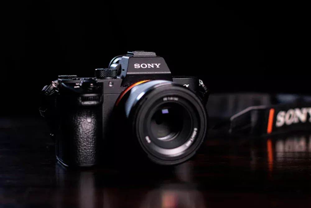 Sony e Warner processam Anthropic por uso de músicas em IA Claude