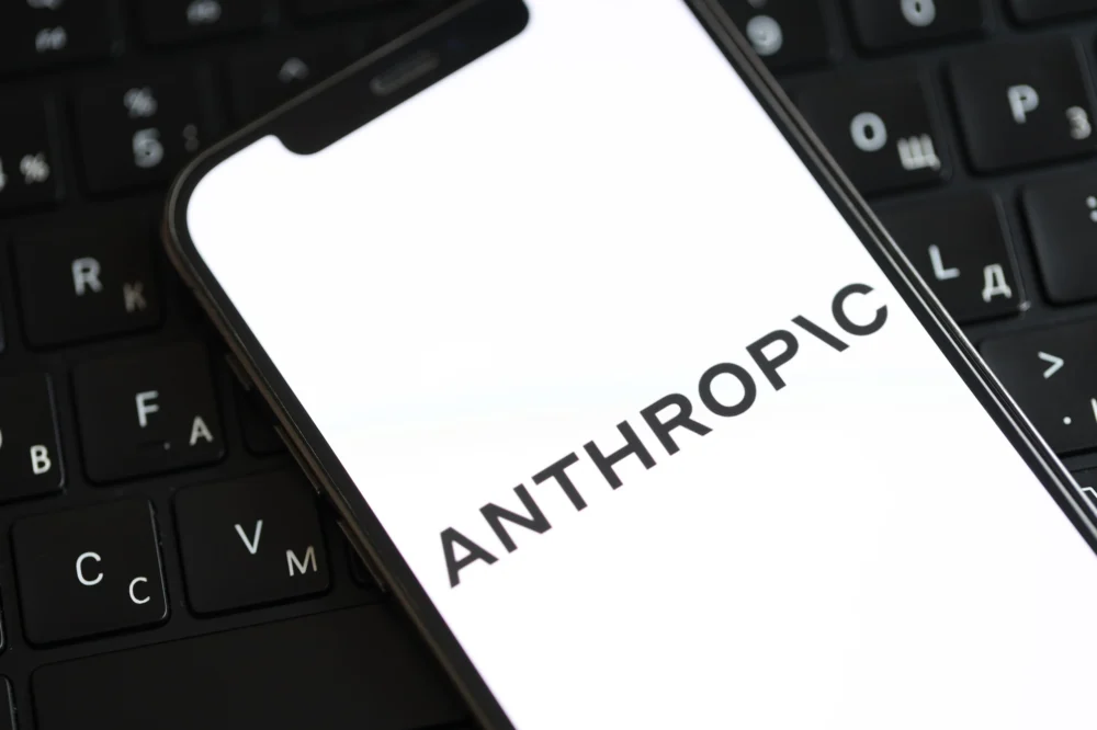 Anthropic desconecta usuários do Claude após hackers roubarem sessões de login
