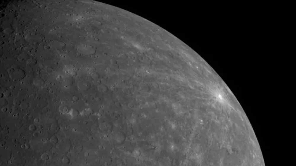 BepiColombo chega a Mercúrio e pode ajudar a explicar se o planeta teve relação com a origem da Lua