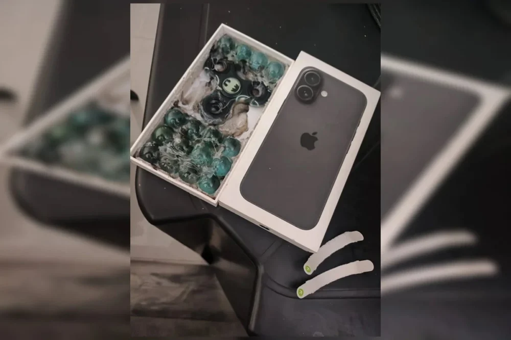Brasileiro compra iPhone na Amazon e recebe bolinhas de gude na caixa