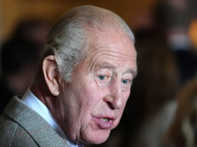 Charles III pedirá garantias a empresas de IA em reunião na Escócia