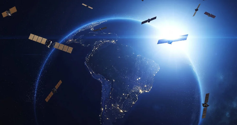Como é o trabalho de quem impede satélites de saírem “voando sem rumo” pelo espaço 