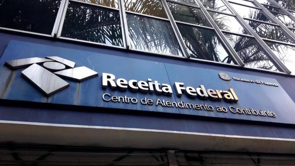 Leilão da Receita em Curitiba tem lote com centenas de iPhones por R$800 mil