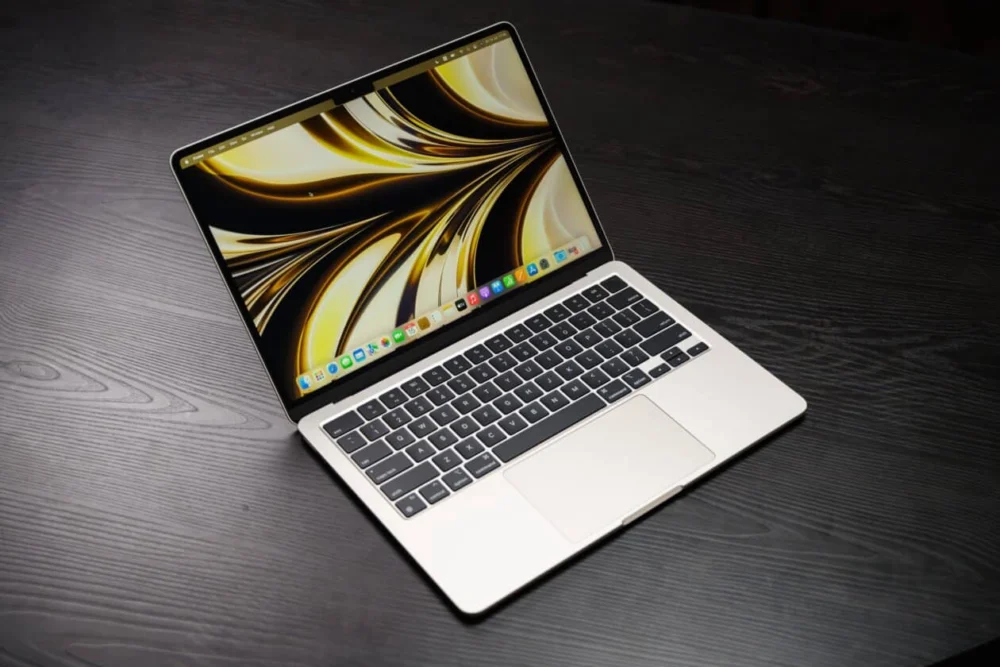 Leilões da Receita têm MacBook Air (M2) por R$1.900, centenas de iPhones por R$60.000 e mais