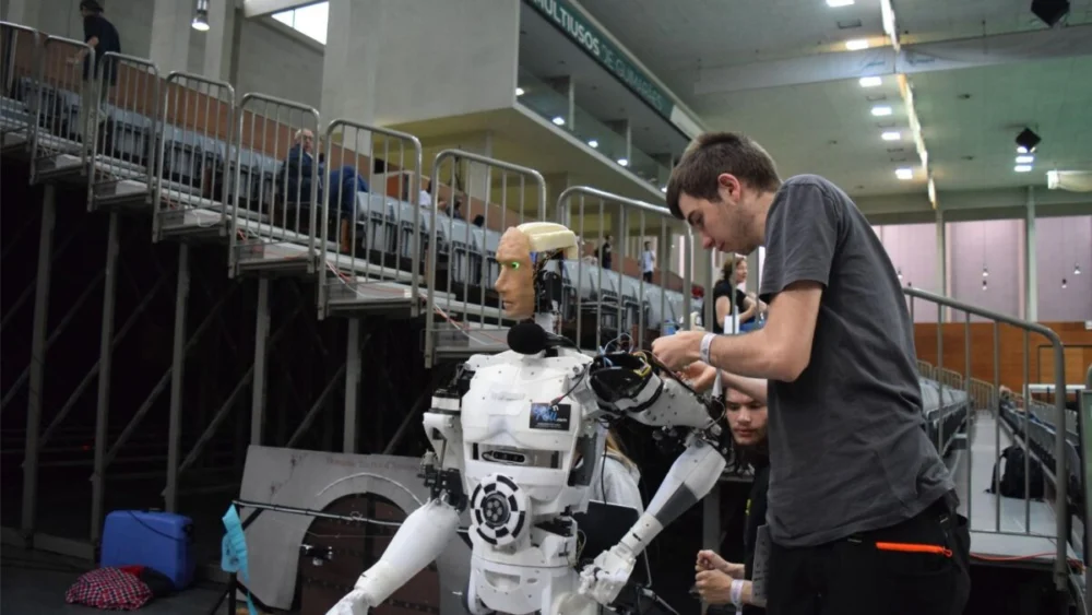 Sam Altman confirmou o próximo grande passo da OpenAI: ele pode chegar às nossas casas