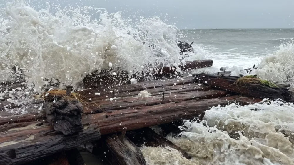 Tempestade pode ter desenterrado restos de navio que naufragou há 140 anos