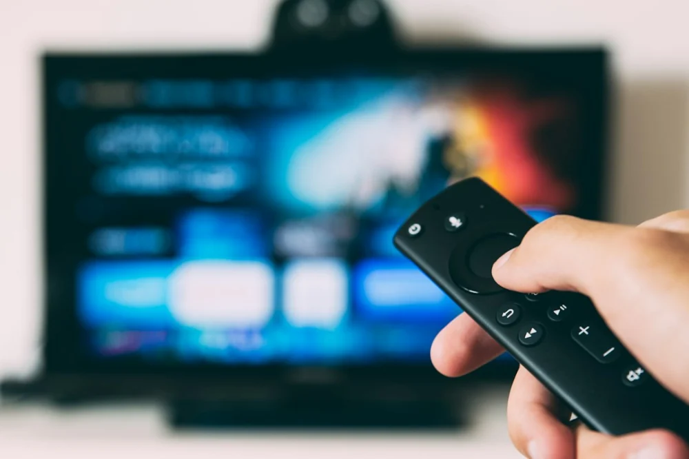 Um clássico de ficção científica voltou ao topo do streaming e ainda sabe exatamente como deixar o público desconfortável