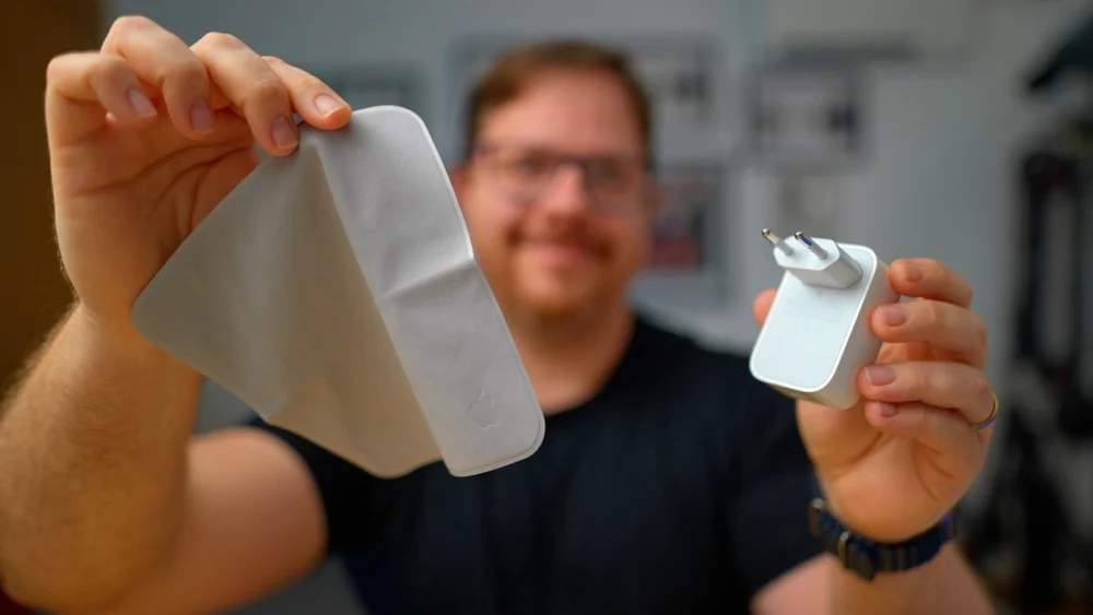Vídeo: testamos o novo Pano de Polimento da Apple (e o adaptador dinâmico 40W/60W)