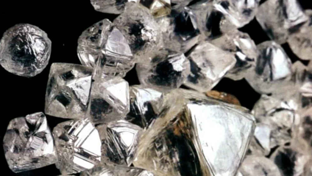 Cientistas chineses descobriram como reforçar uma das maiores fraquezas do diamante
