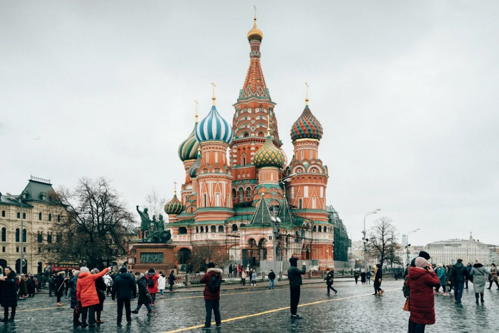 A Rússia está enchendo novamente seus depósitos de tanques e imagens de satélite revelam onde isso acontece