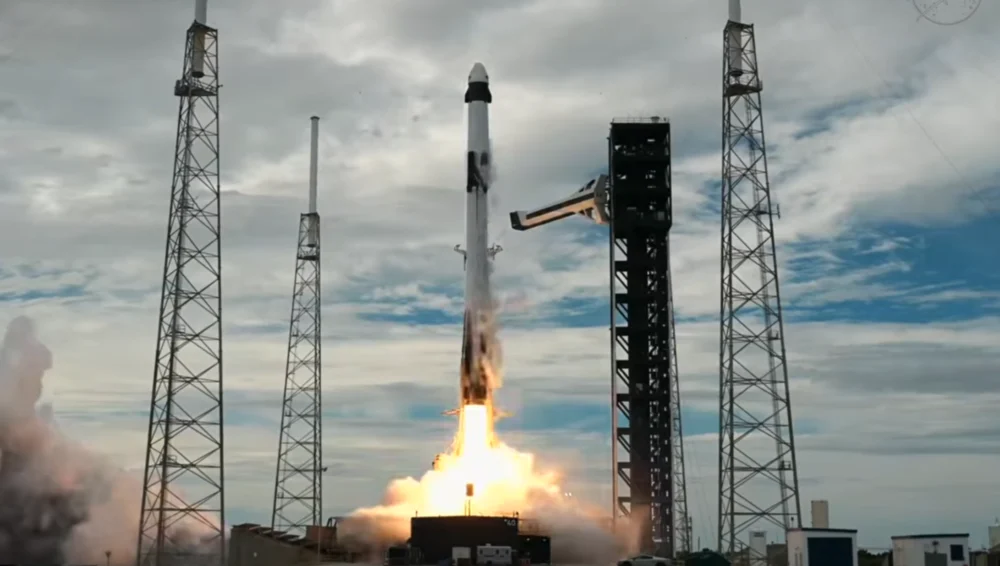 A caminho da Estação Espacial Internacional! NASA e SpaceX lançam astronautas à órbita