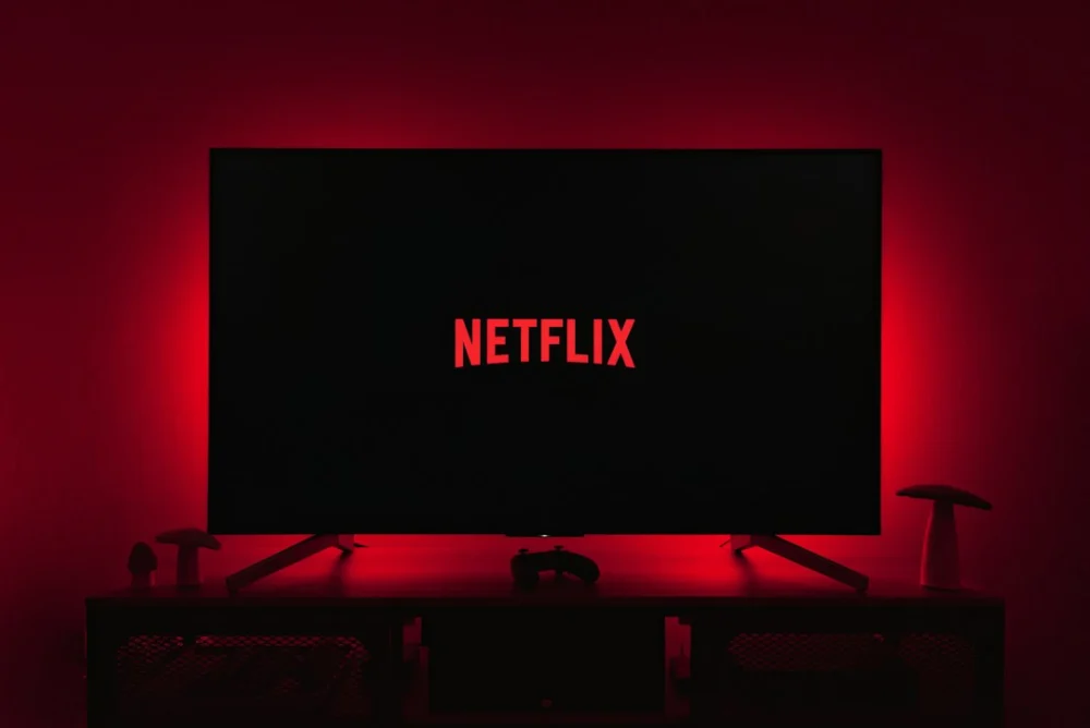 A nova série da Netflix mistura ficção científica e terror em uma história que promete prender você até o fim