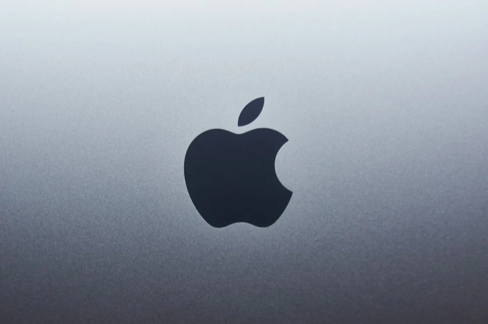 Apple confirma falhas na tela do iPhone Duo e promete substituir aparelhos afetados