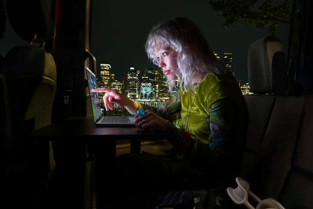Apple lança MacBook Pro com tela OLED touch e Ilha Dinâmica