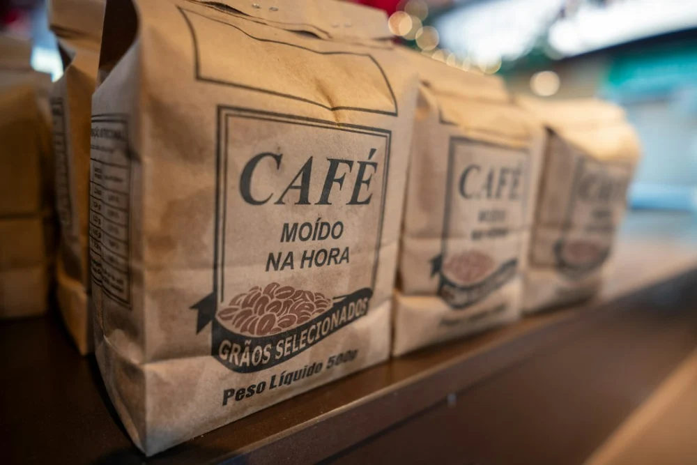 Café comum ou descafeinado? Um estudo encontrou diferenças inesperadas no cérebro