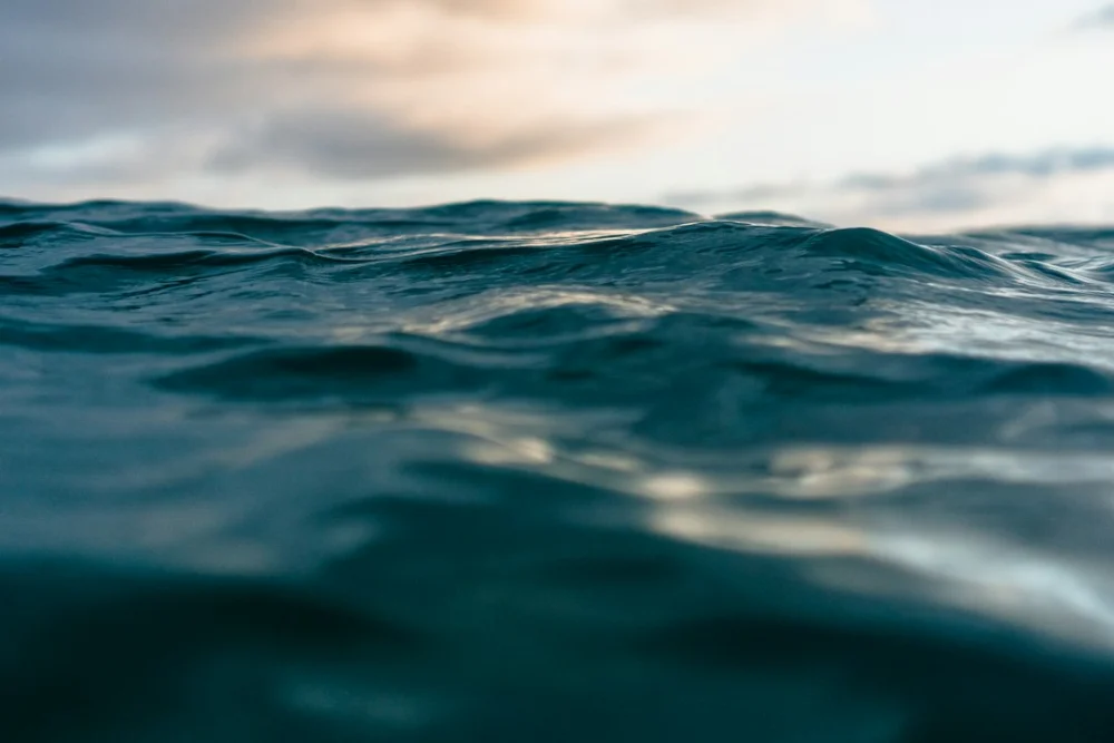 Calor do oceano pode gerar eletricidade 24 horas por dia — e um projeto nas Canárias testa essa possibilidade