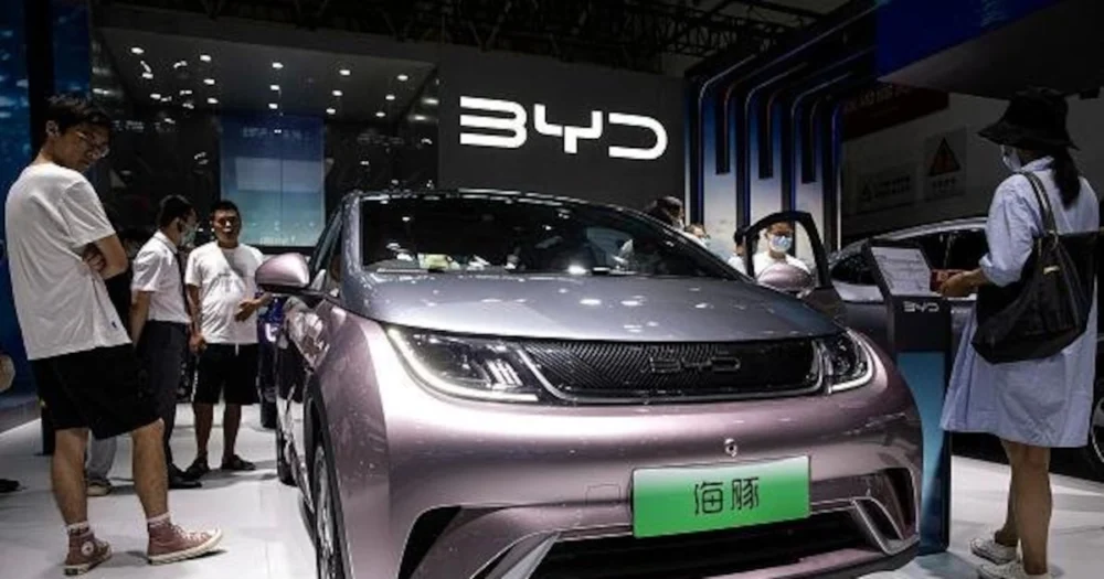 Carro BYD ‘salva’ urnas eletrônicas ao virar gerador de emergência