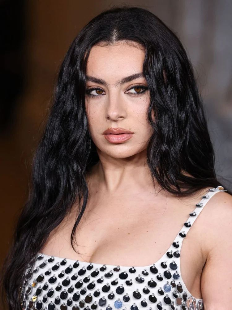 Charli xcx estará em “What Happens at Night”, futuro longa do Apple TV