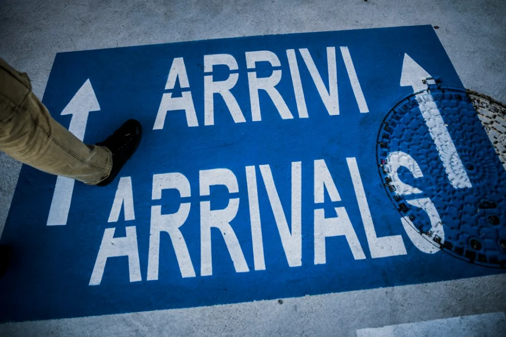 Chegar cedo demais não é apenas pontualidade: entenda o que a psicologia diz sobre esse comportamento