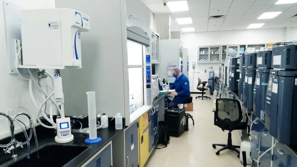 Cientistas criam um buraco negro em laboratório que faz o som desaparecer e pode revolucionar o controle de ruídos