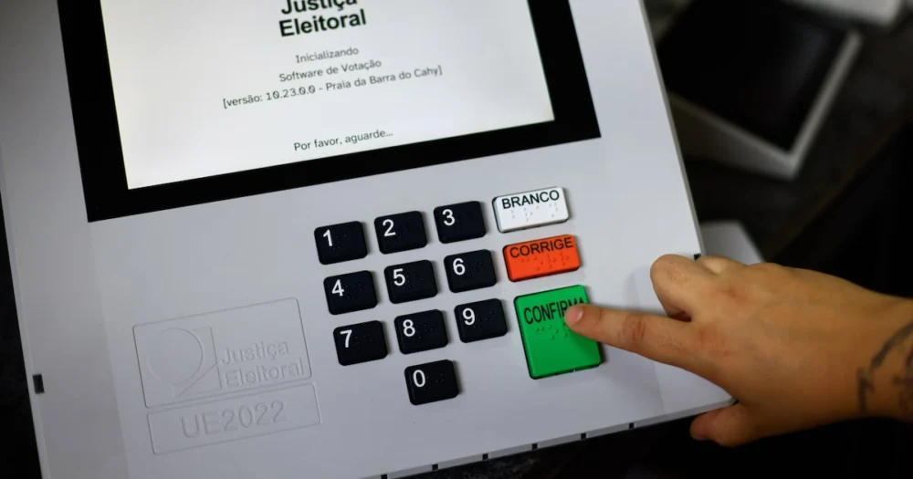 Como os votos são contados se a urna eletrônica não tem internet?