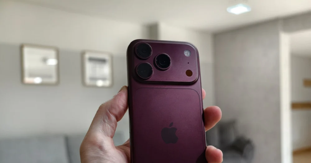 Donos de iPhone 18 Pro reclamam de ‘estalos’ no alto-falante