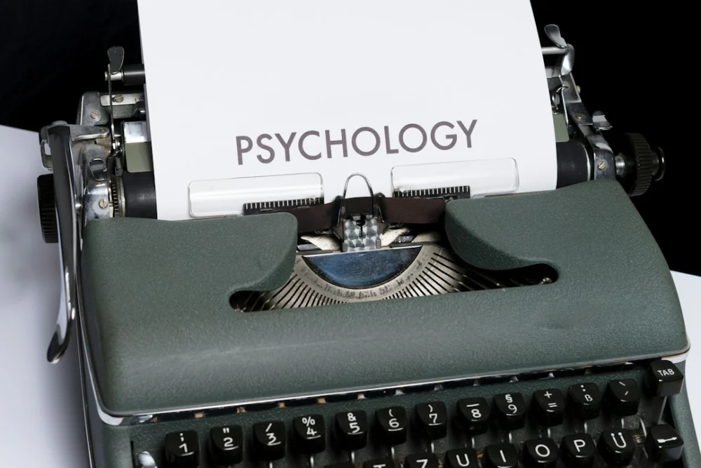 Egocentrismo ou narcisismo? A psicologia explica a diferença que muita gente desconhece