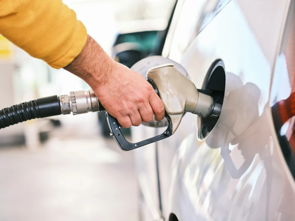 Enquanto a gasolina pesa no bolso, uma gigante do petróleo viu suas margens dispararem 158% em apenas três meses