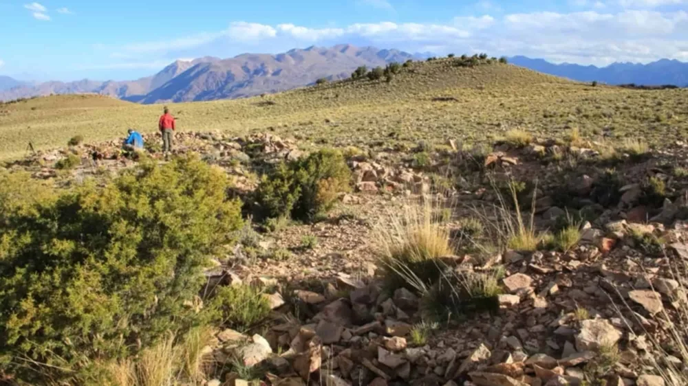 Figura misteriosa encontrada no Google Earth intriga arqueólogos nos Andes