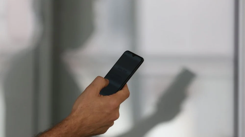 Governo autoriza bloqueio de celulares em presídios sem ordem judicial