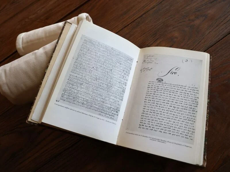 IA ajuda historiadores a decifrar mensagens napoleônicas e papiros carbonizados
