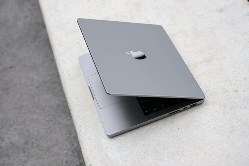 “MacBooks Ultra” poderão ser lançados ainda neste mês ou em novembro
